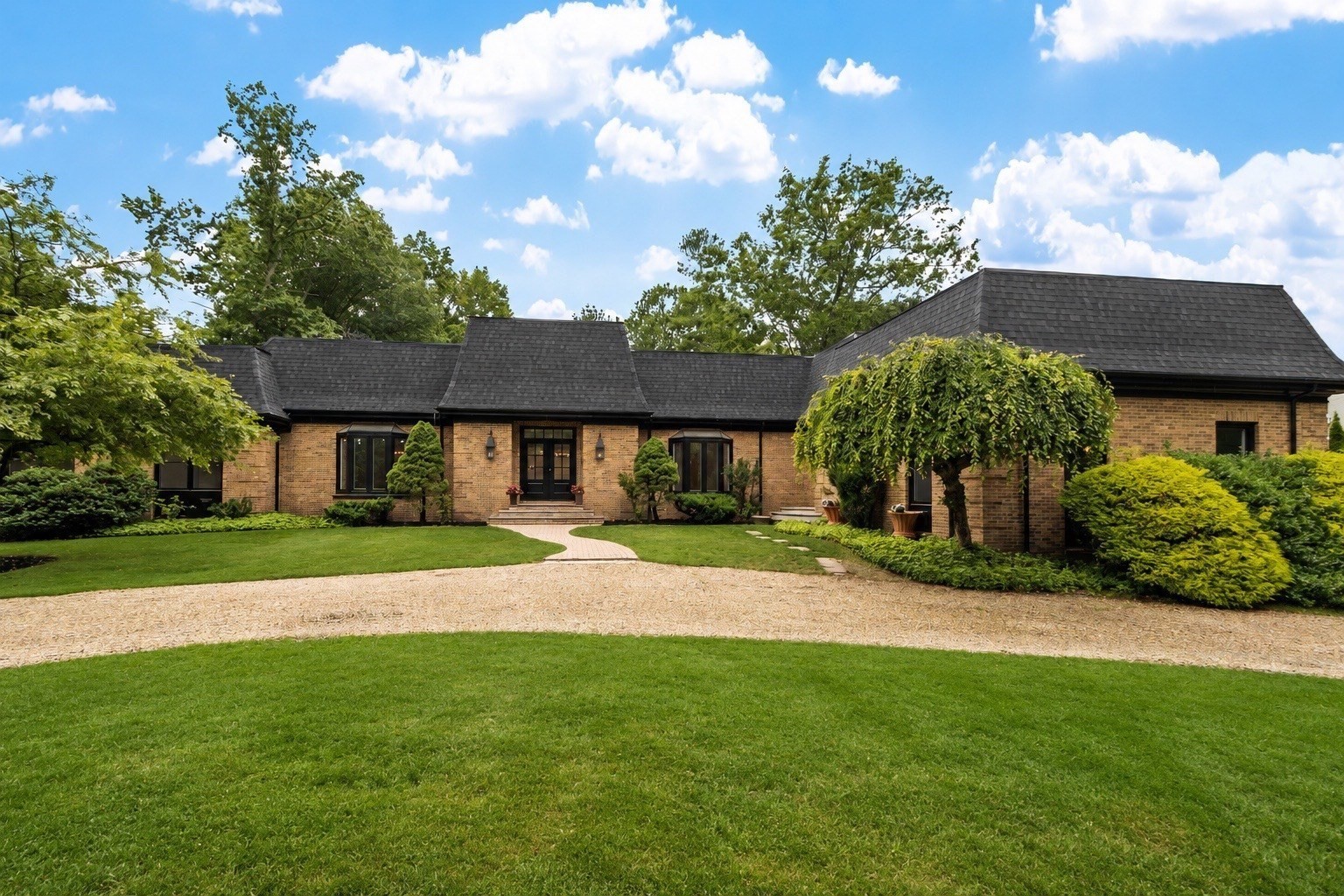 21 Wildewood Dr, Lynnfield, MA 01940