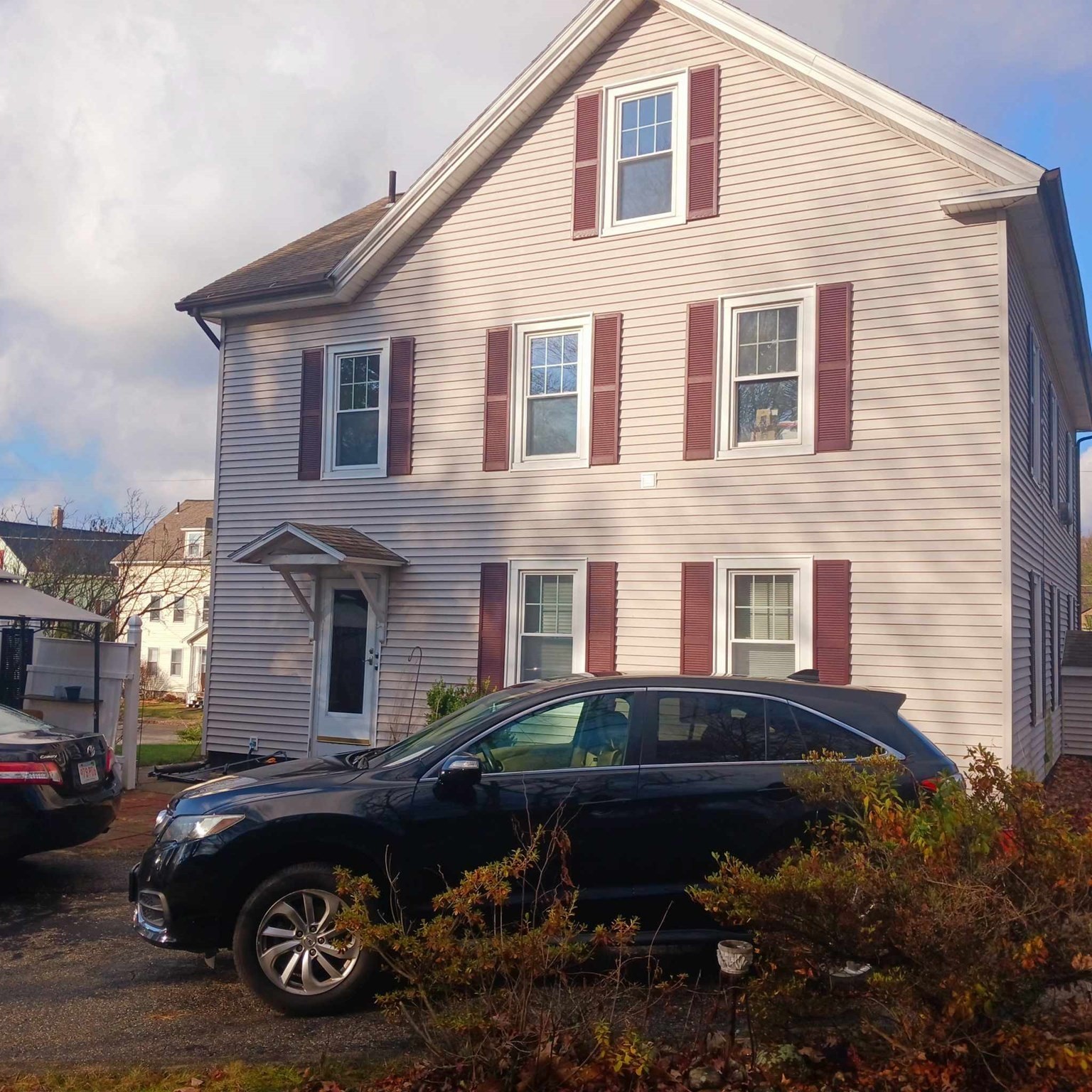 10 Aldrich St, Webster, MA 01570