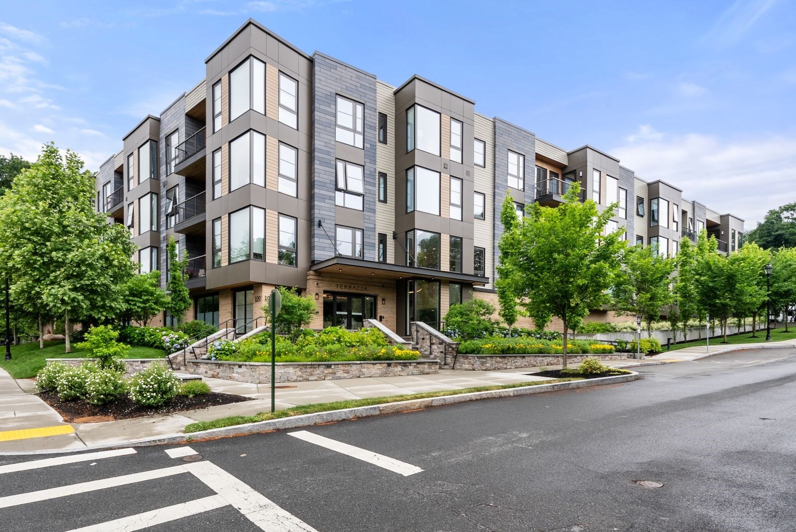 100 Linden St Unit 205, Wellesley, MA 02482