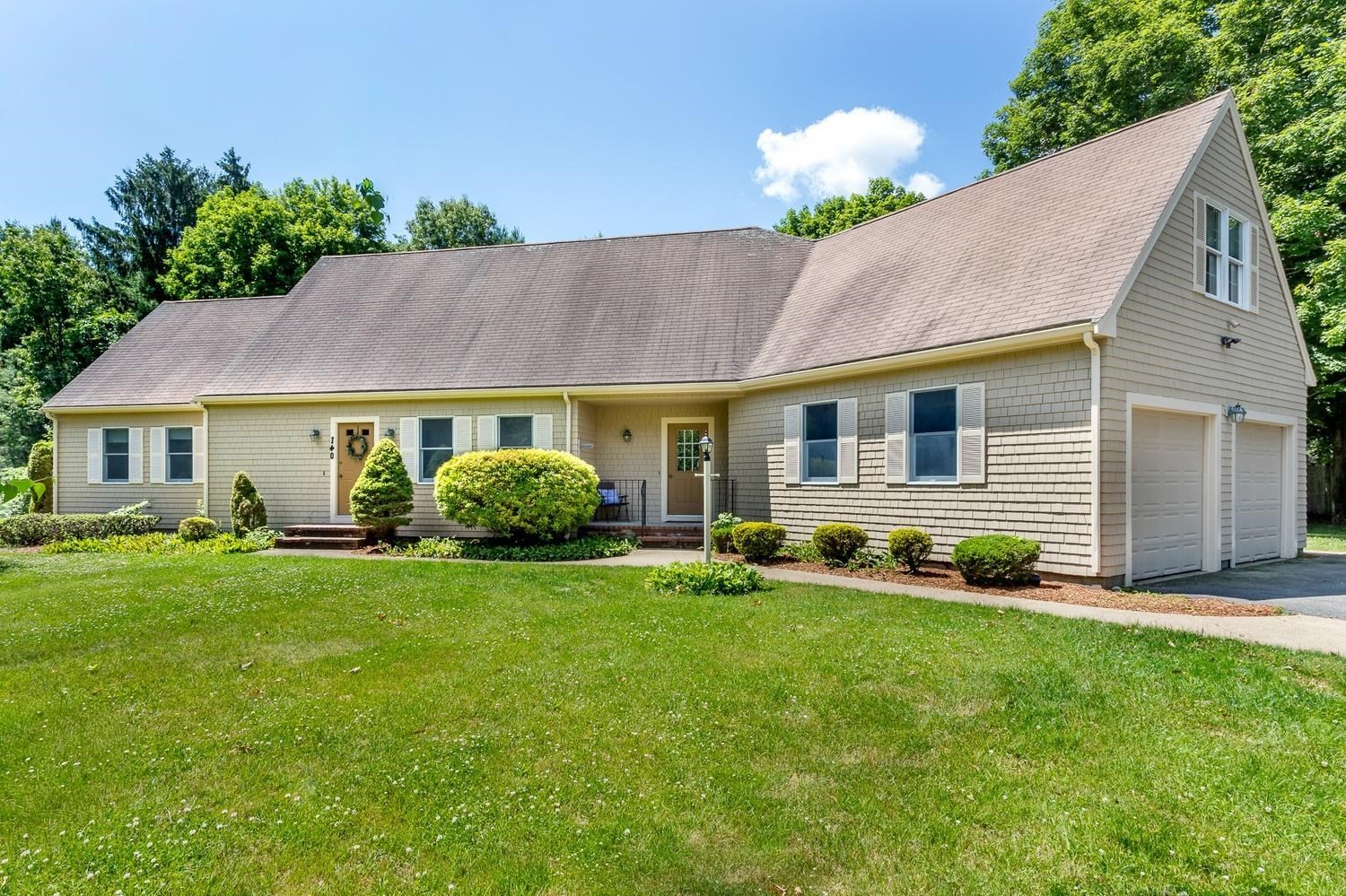 140 Grace Ln, Stoughton, MA 02021