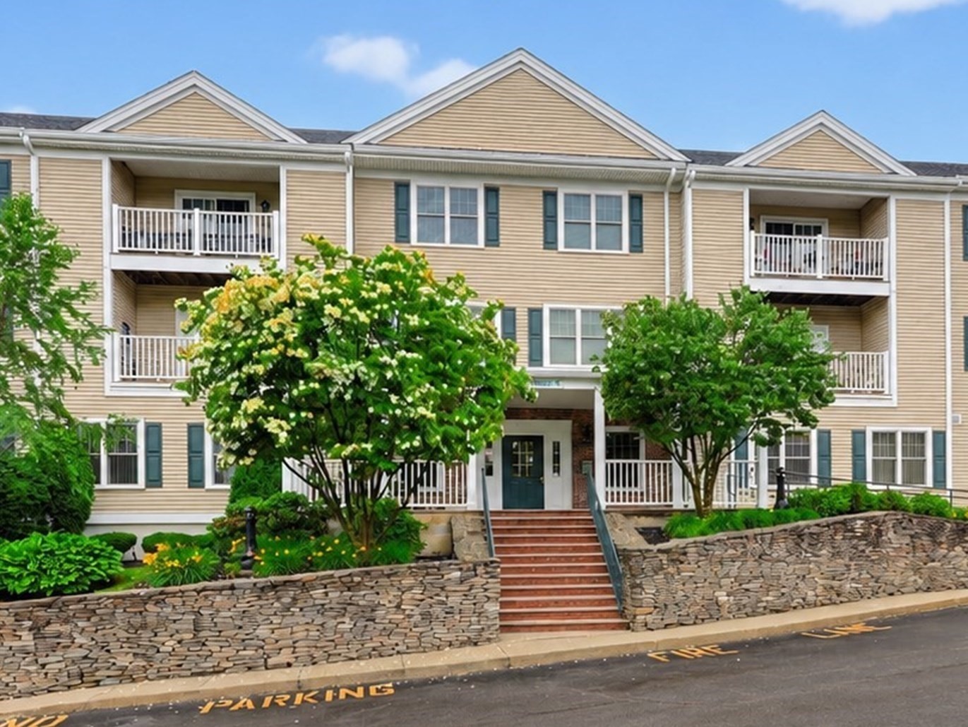 1 Lenox St Unit 205, Norwood, MA 02062