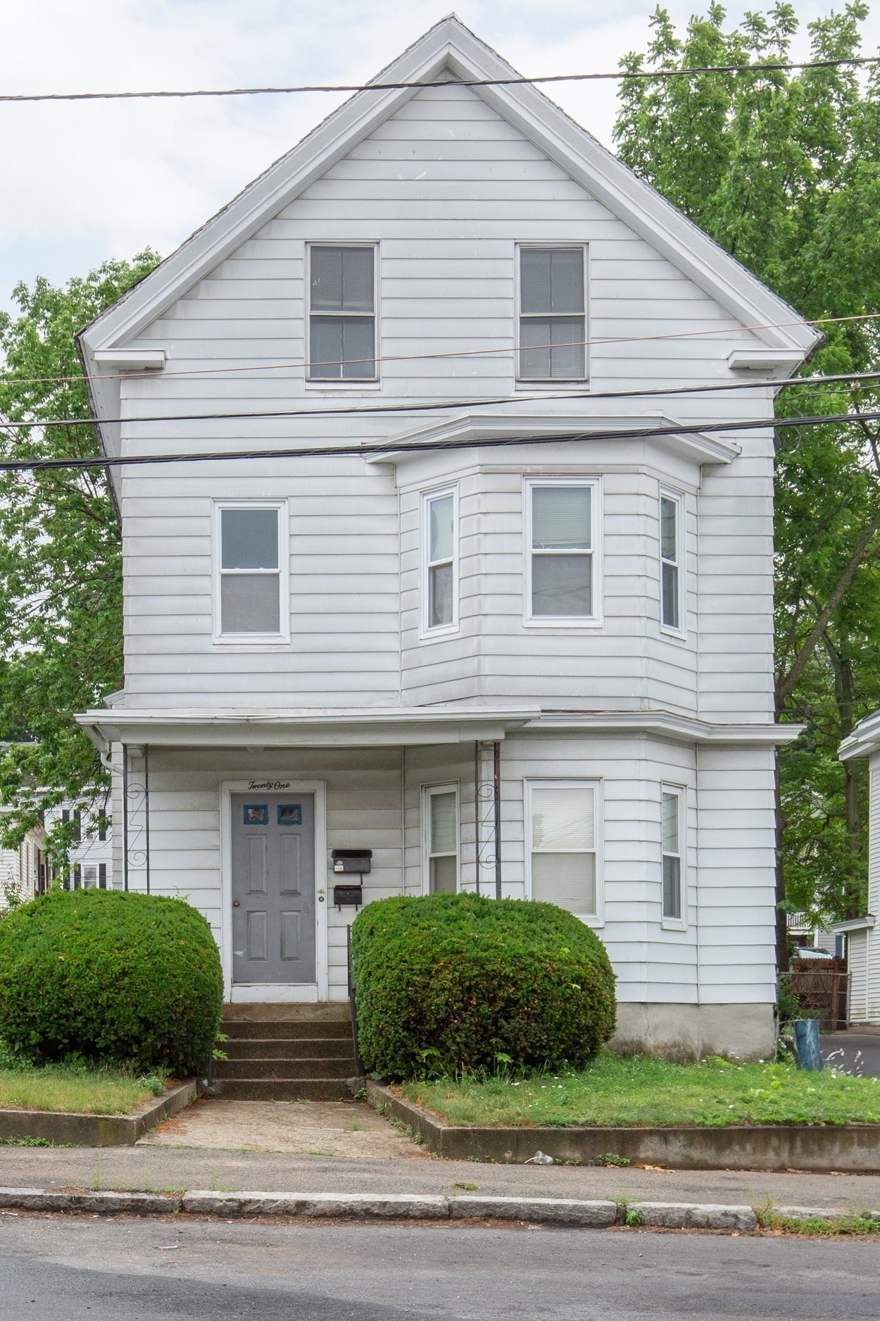 21 Myrtle St, Lowell, MA 01850