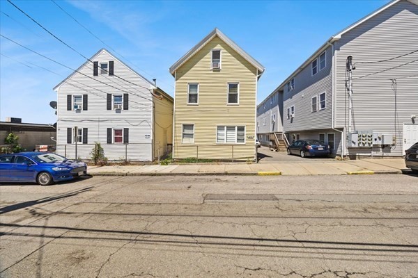 30 Orange St, Fall River, MA 02720