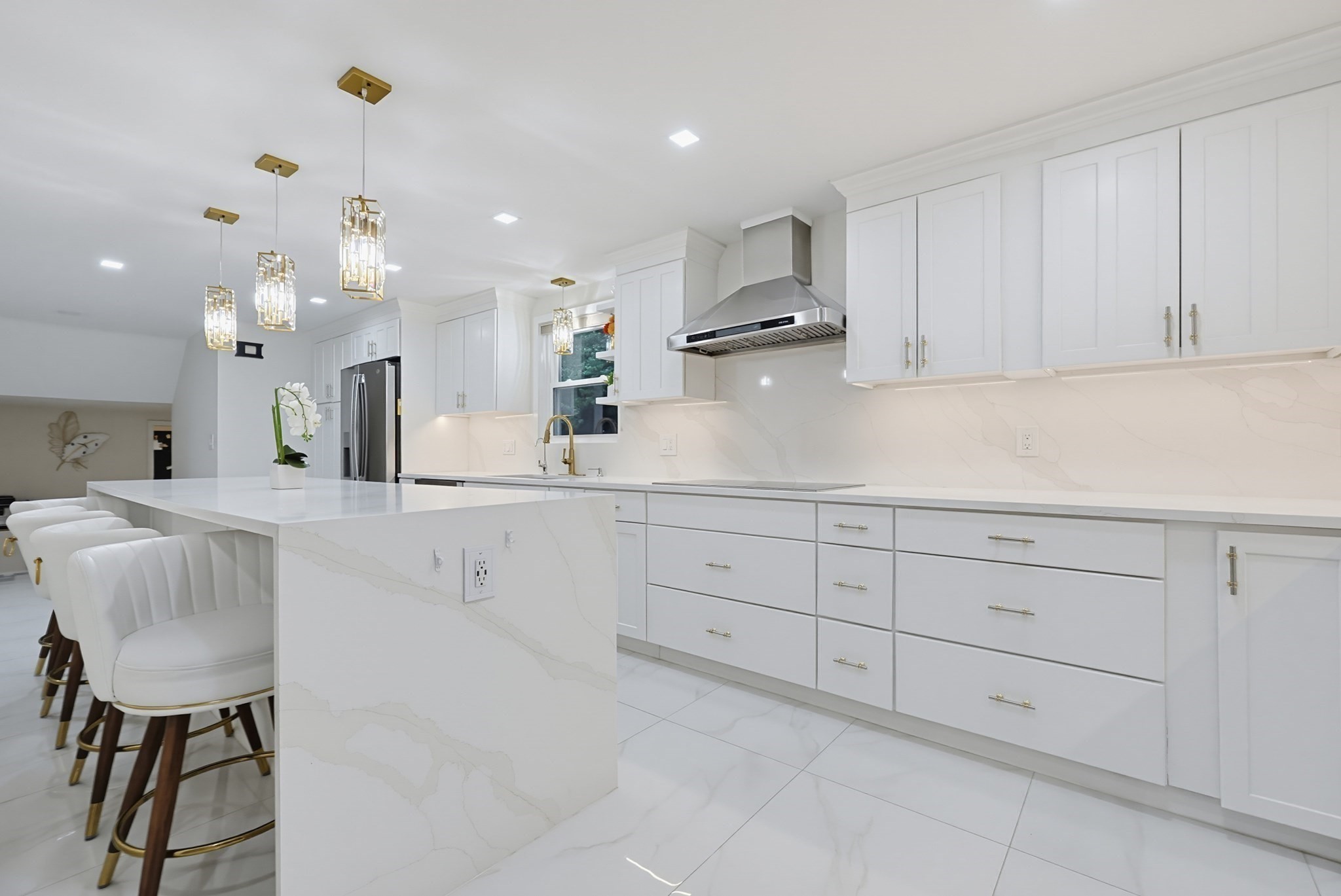 14 Country Ln, Marlborough, MA 01752