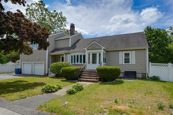 2 Frances Rd, Burlington, MA 01803