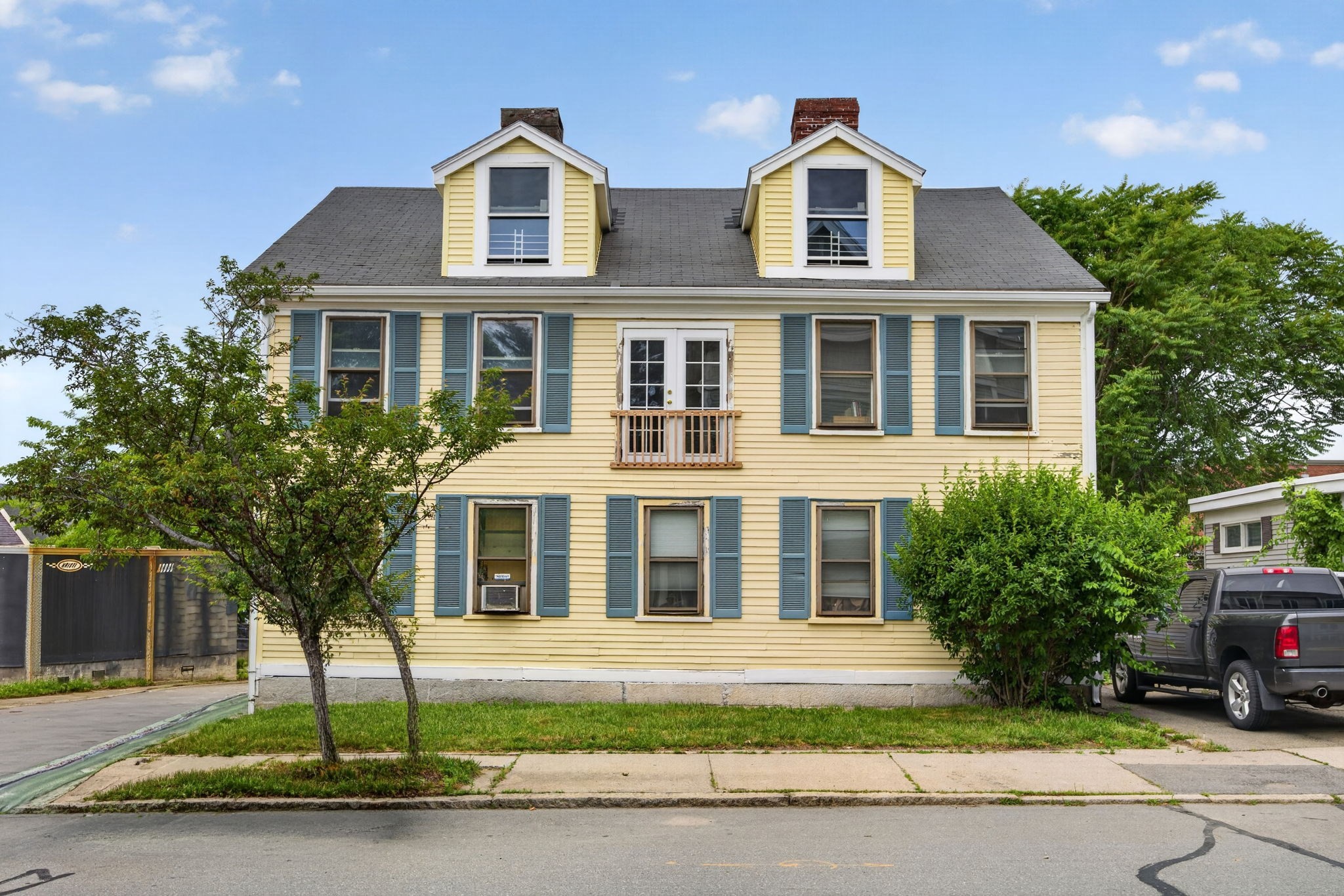 328 Cabot St, Beverly, MA 01915