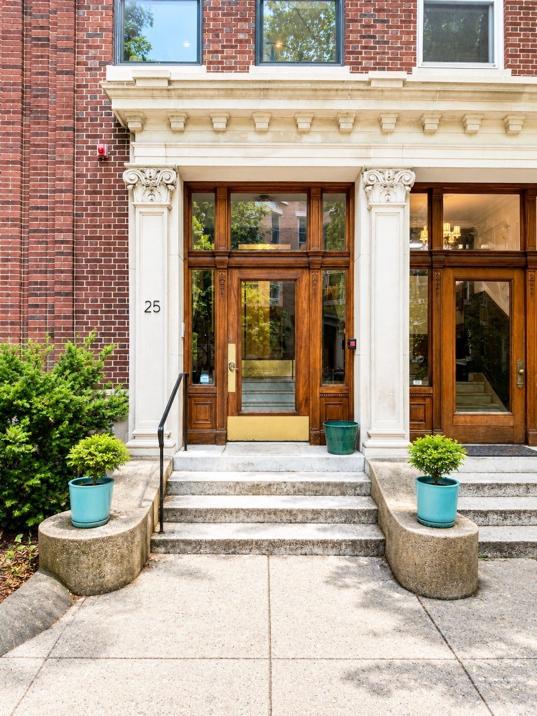 25 Euston St Unit 2, Brookline, MA 02446