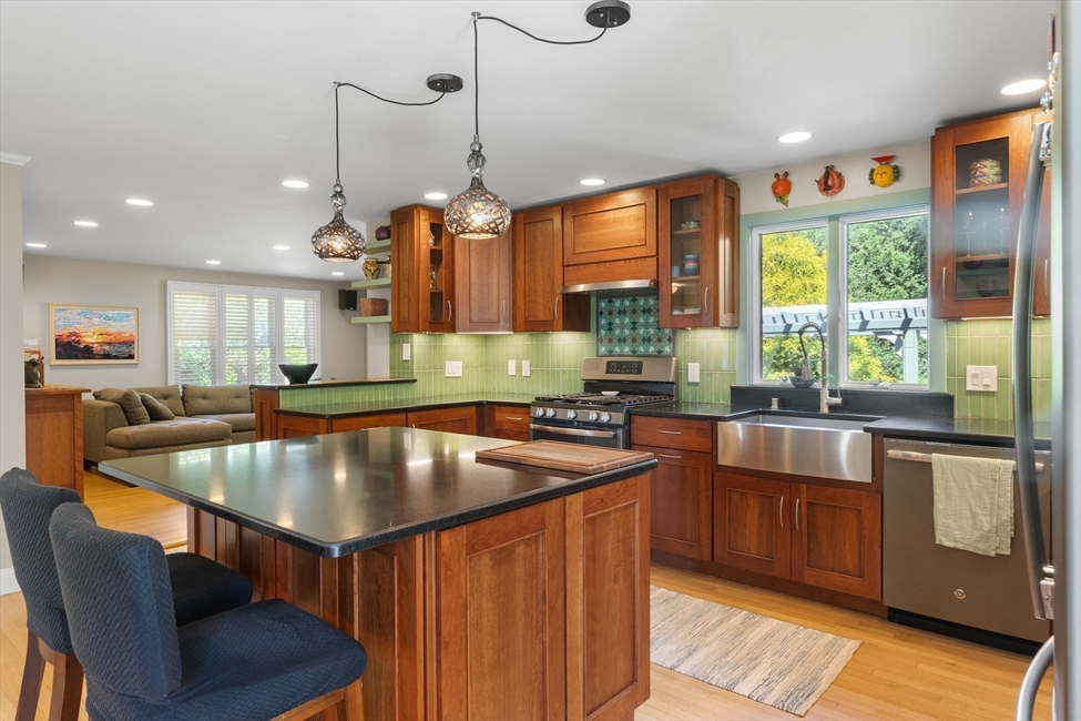 94 Lovett St, Beverly, MA Image 12