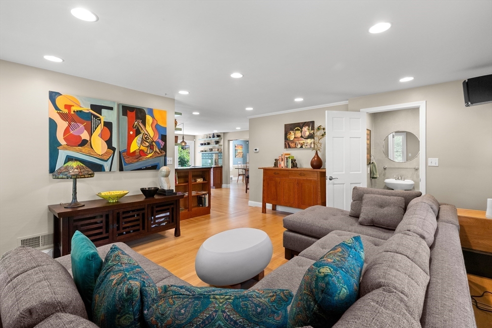 94 Lovett St, Beverly, MA Image 17