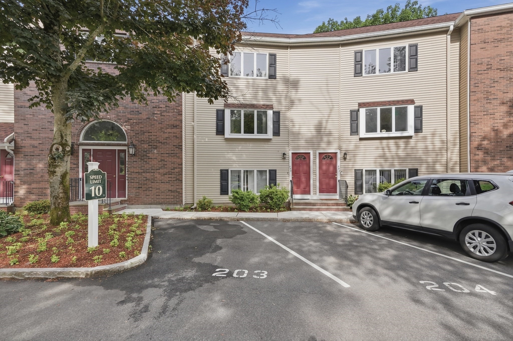 305 Salem Unit 206, Woburn, MA 01801