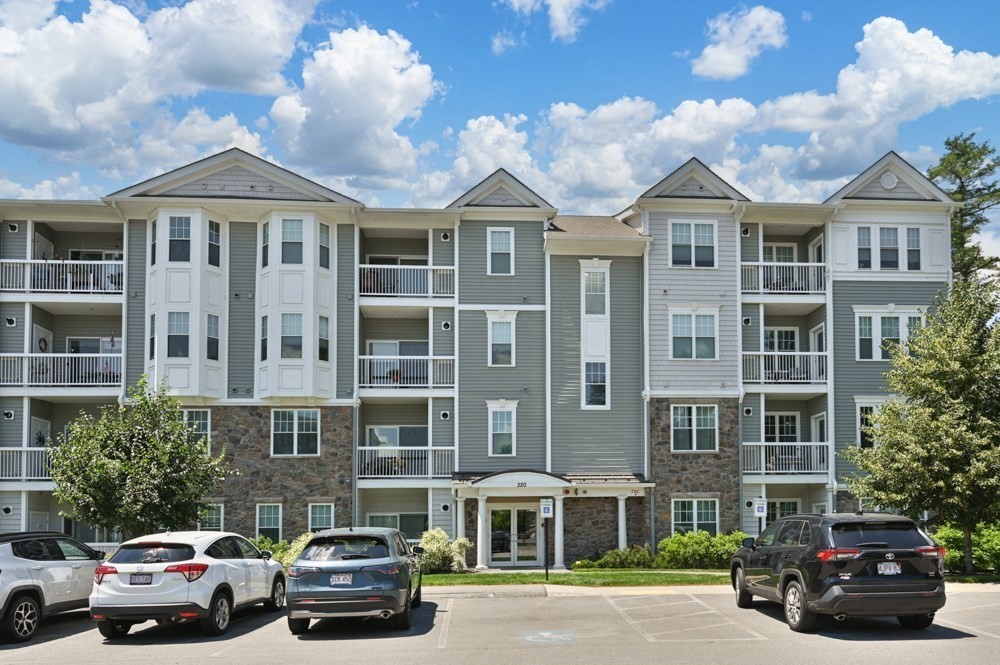220 Martins Landing Unit 102, North Reading, MA 01867
