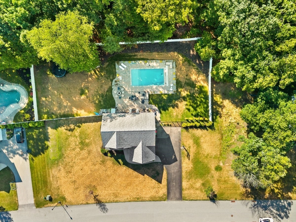 16 Coach Rd, Plainville, MA 02762