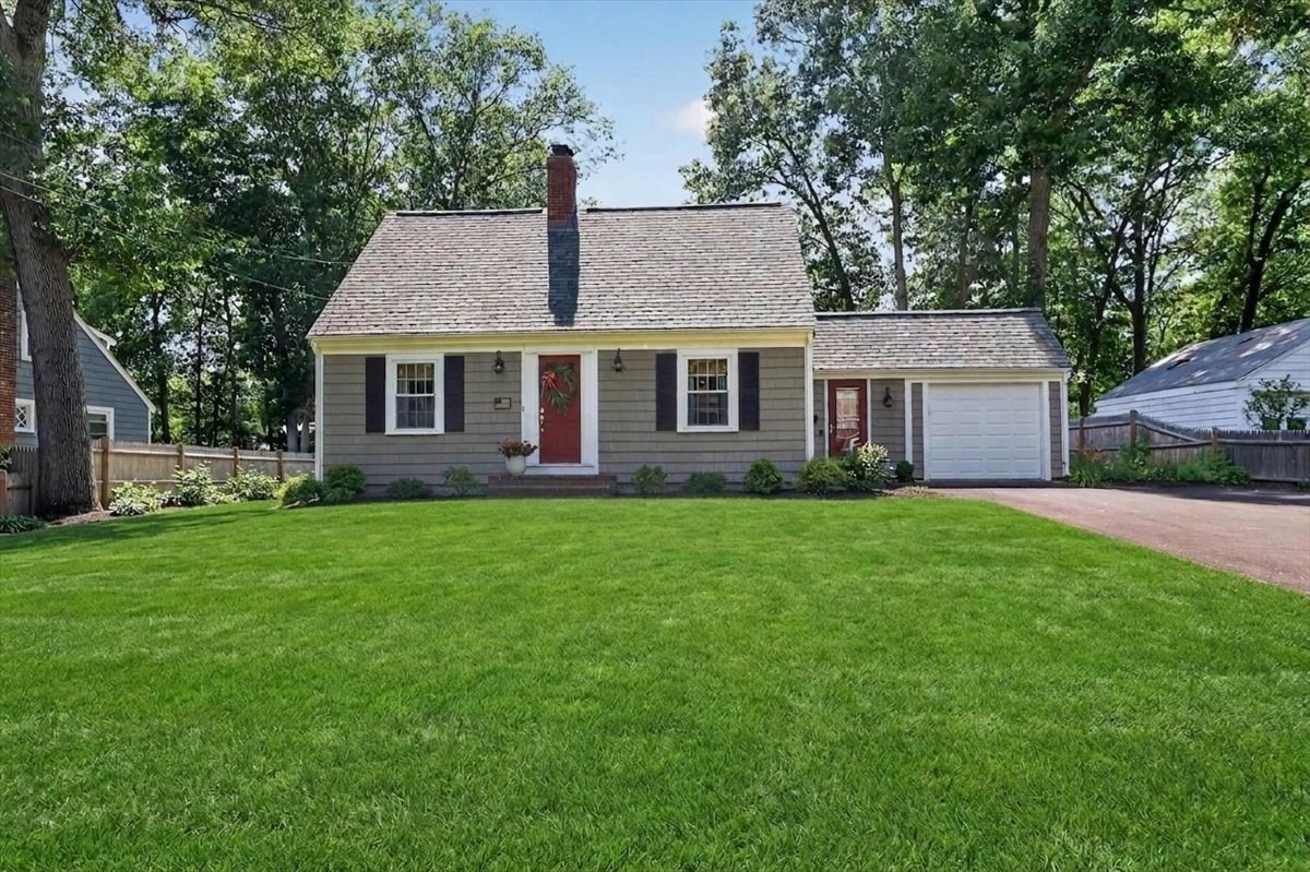 35 Cottage Lane, Weymouth, MA 02188