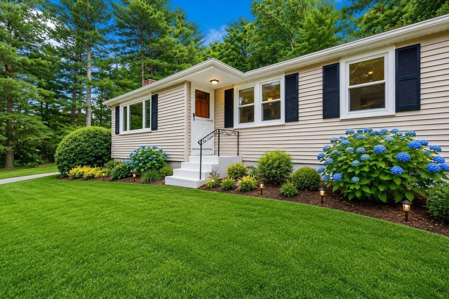 4 Cross St, Foxboro, MA 02035