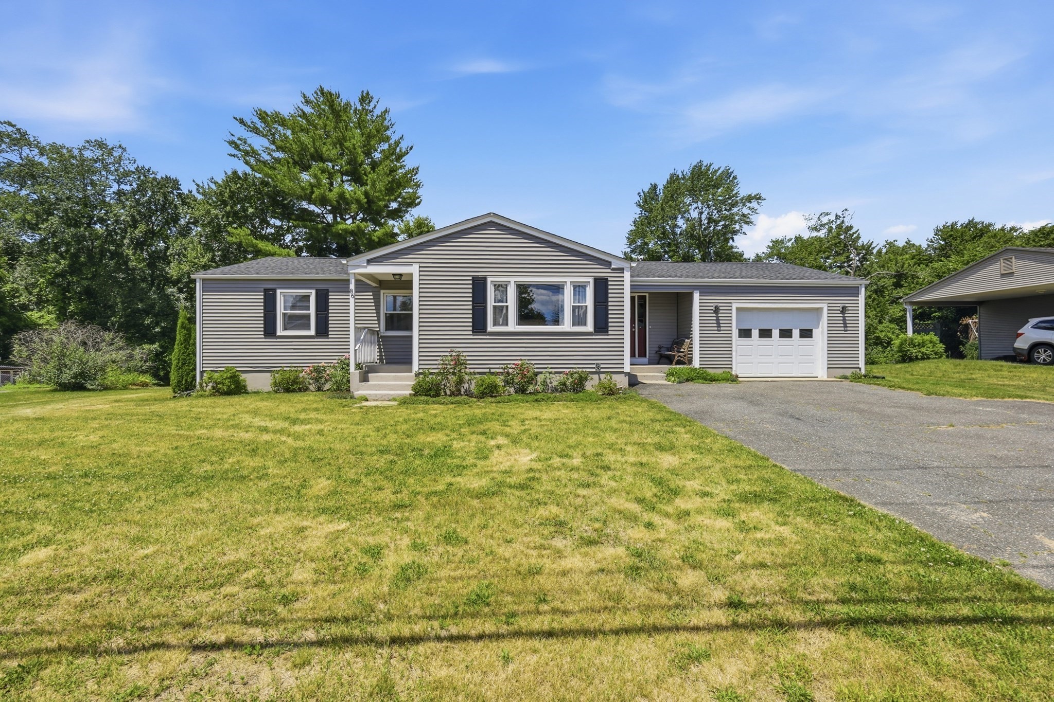 86 Scarsdale Rd, Springfield, MA 01129