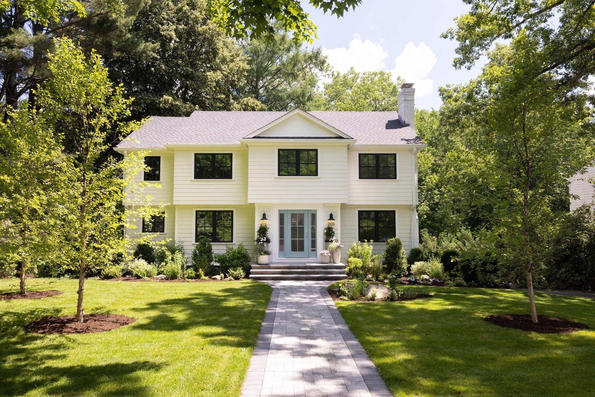 209 Bristol Rd, Wellesley, MA 02481