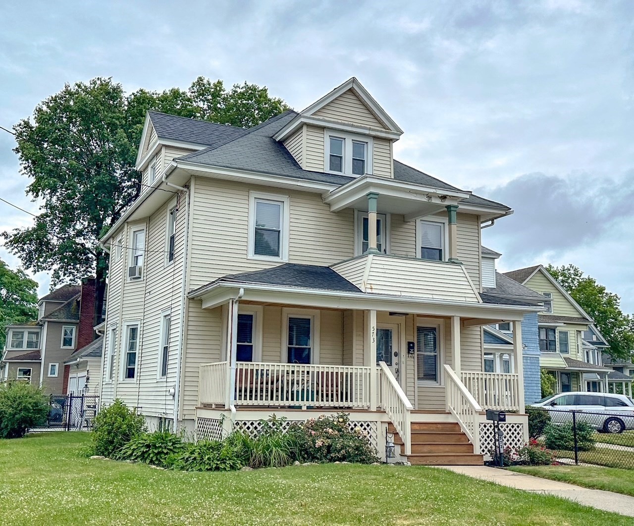 573 White St, Springfield, MA 01108