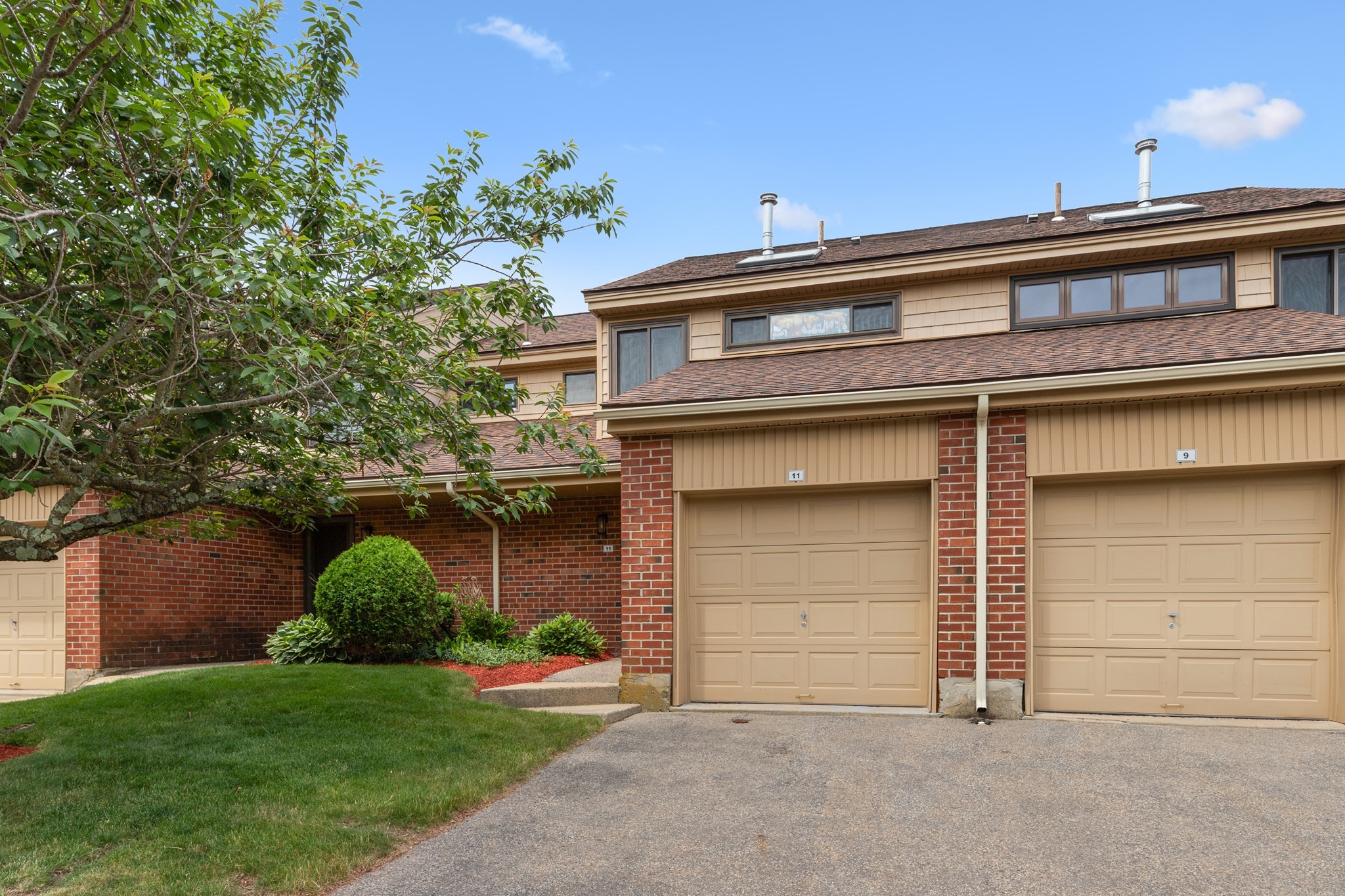 11 Elderwood Dr Unit 11, Stoughton, MA 02072