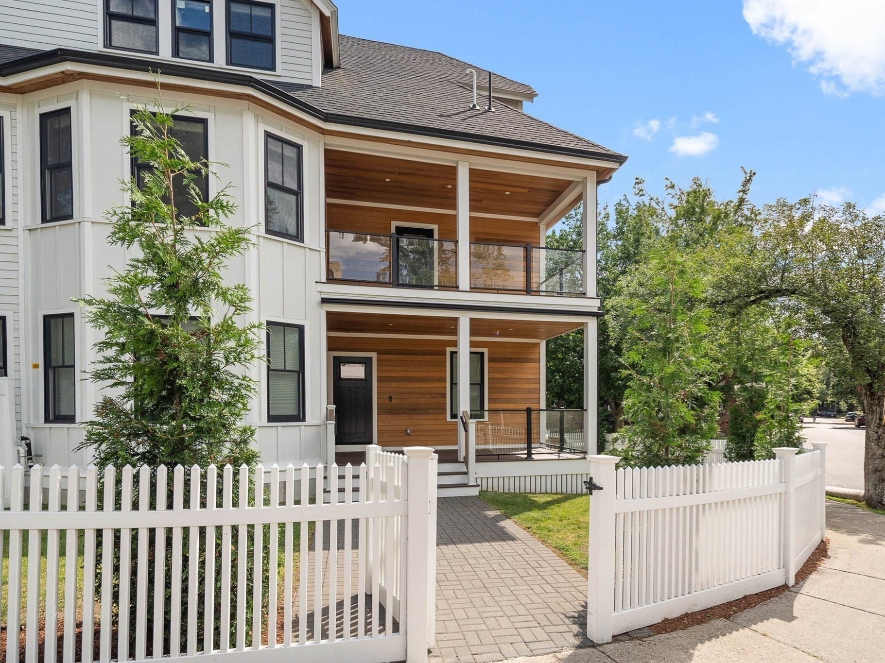 177 Thorndike St Unit 1, Brookline, MA 02446