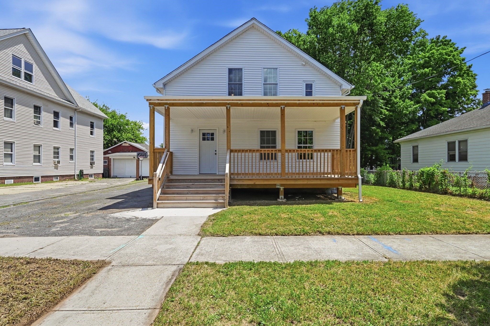 53 Devens St, Springfield, MA 01151