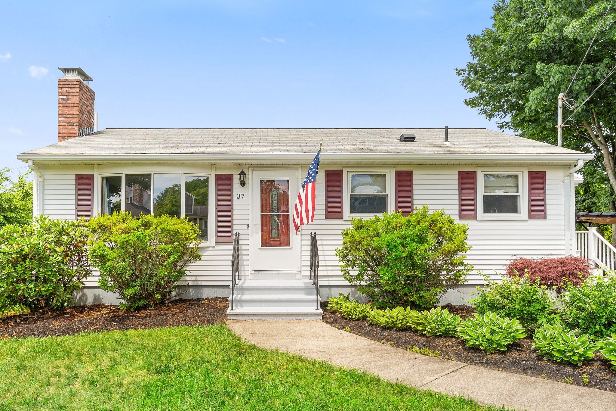 37 Angelo St, Worcester, MA 01604