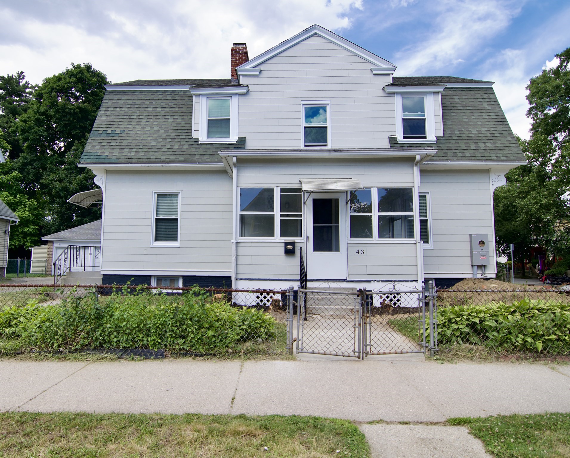 43 Princeton St, Springfield, MA 01109