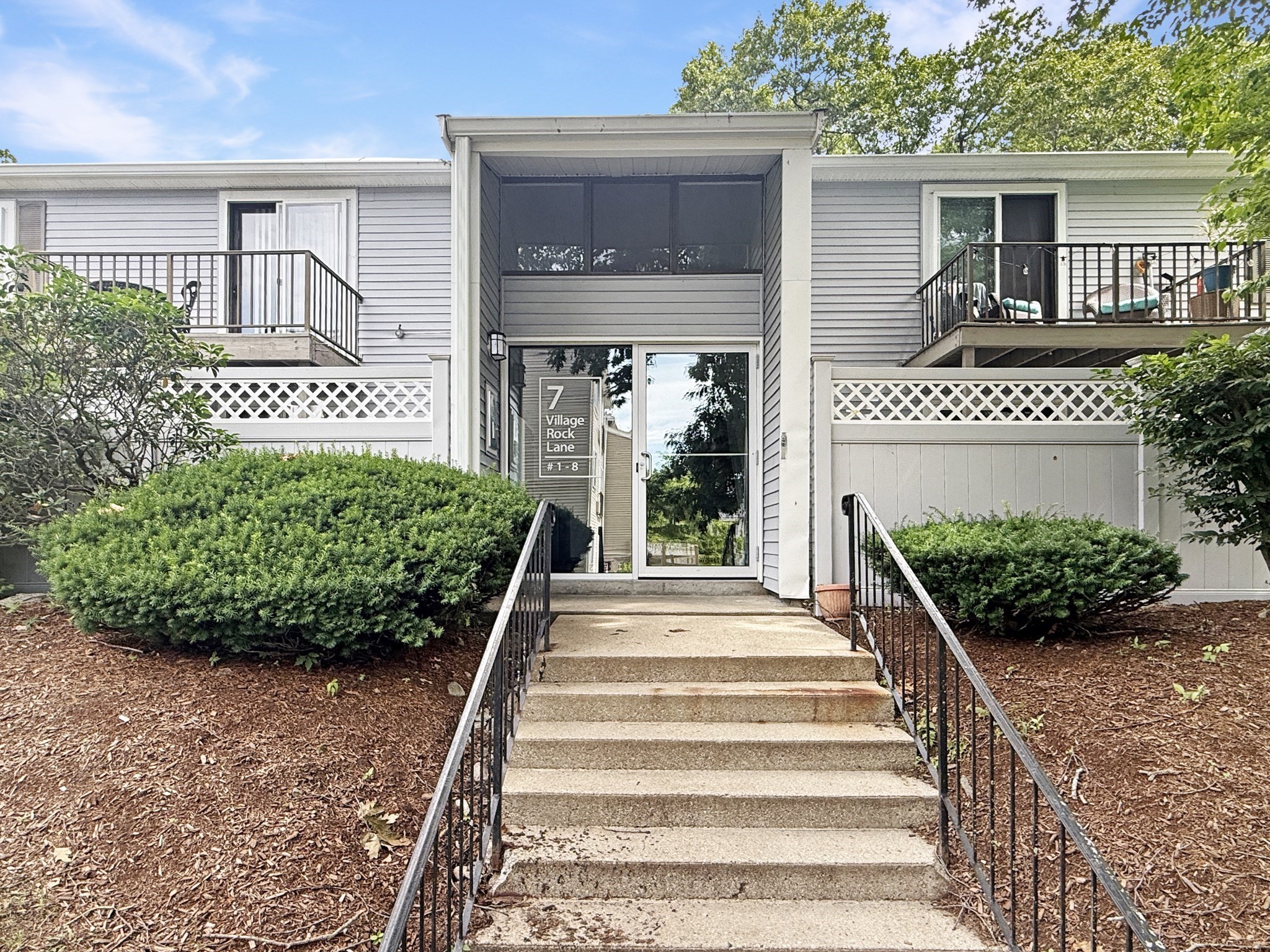 7 Village Rock Ln Unit 2, Natick, MA 01760