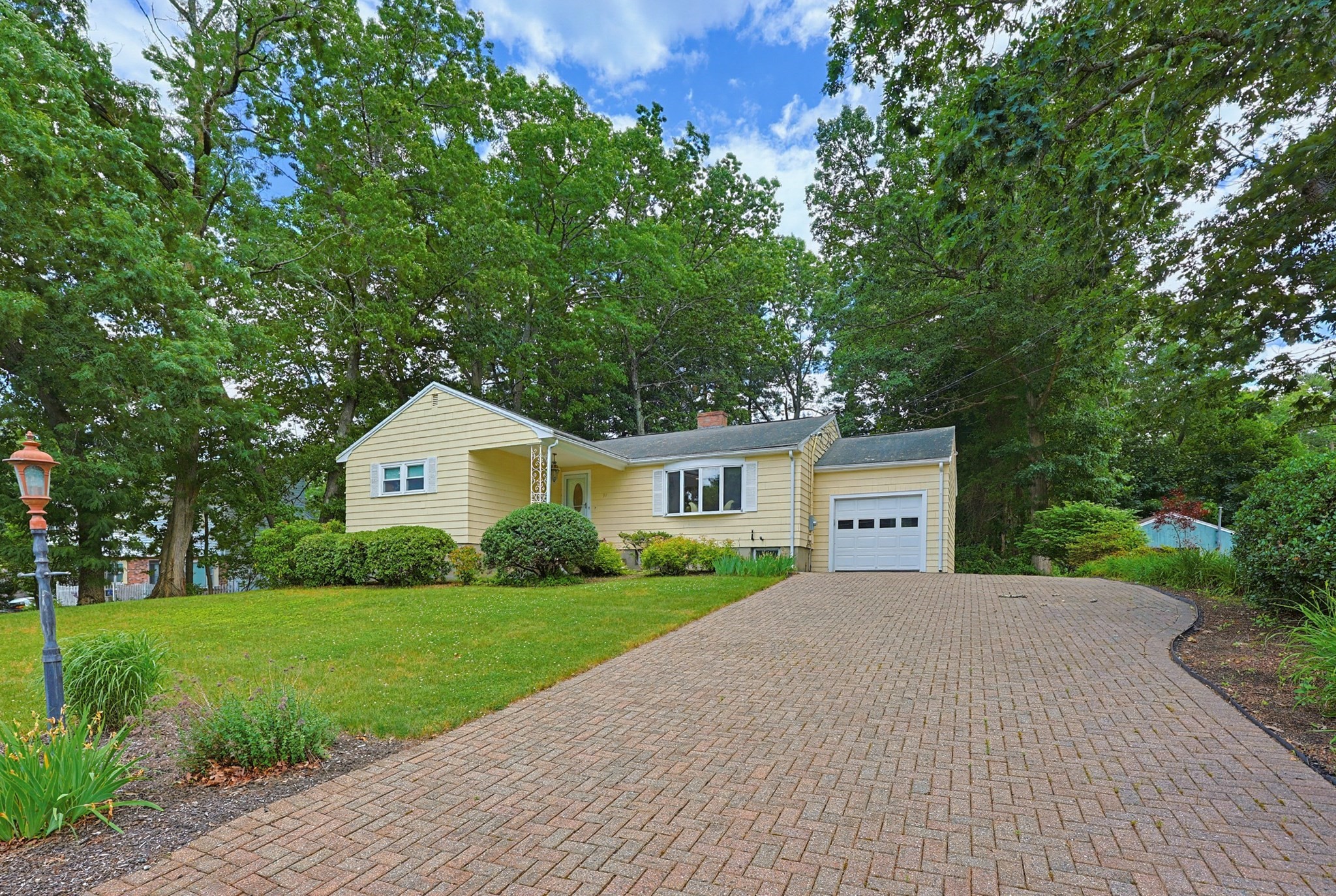 37 Park St, Wilmington, MA 01887
