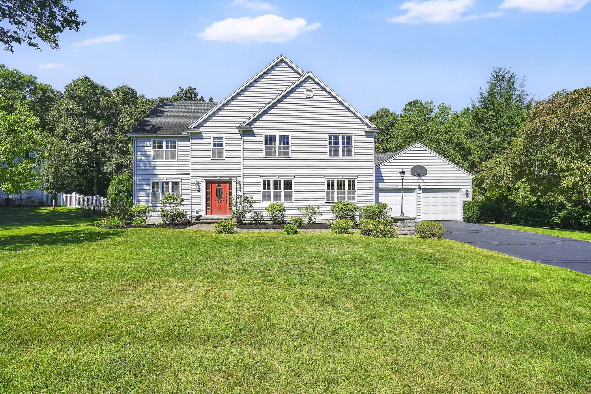 990 Frank Smith Rd, Longmeadow, MA 01106