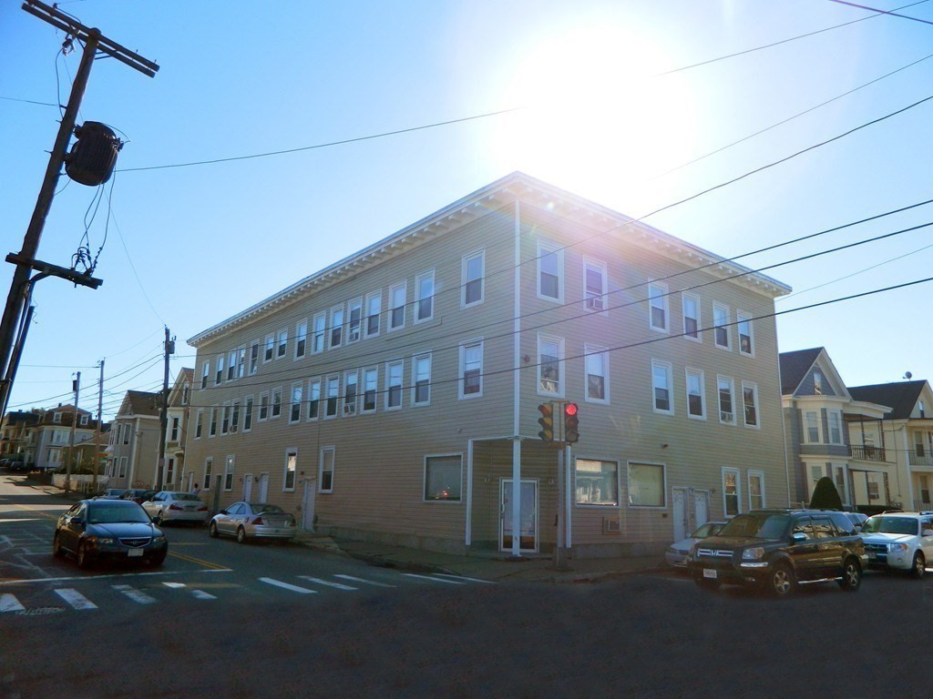 110 Branch St Unit 2, Lowell, MA 01851