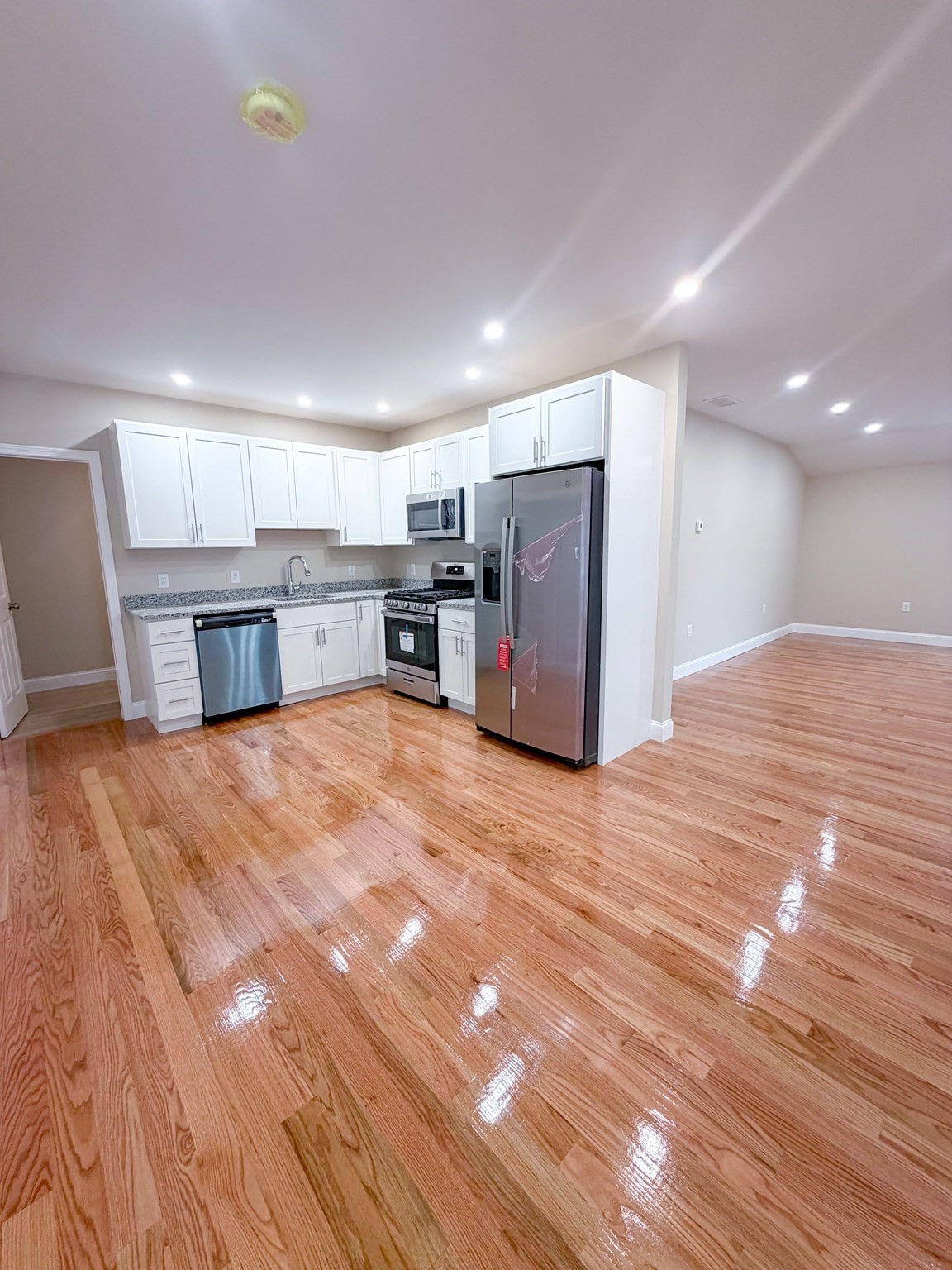 50 Temple St, Lowell, MA 01851
