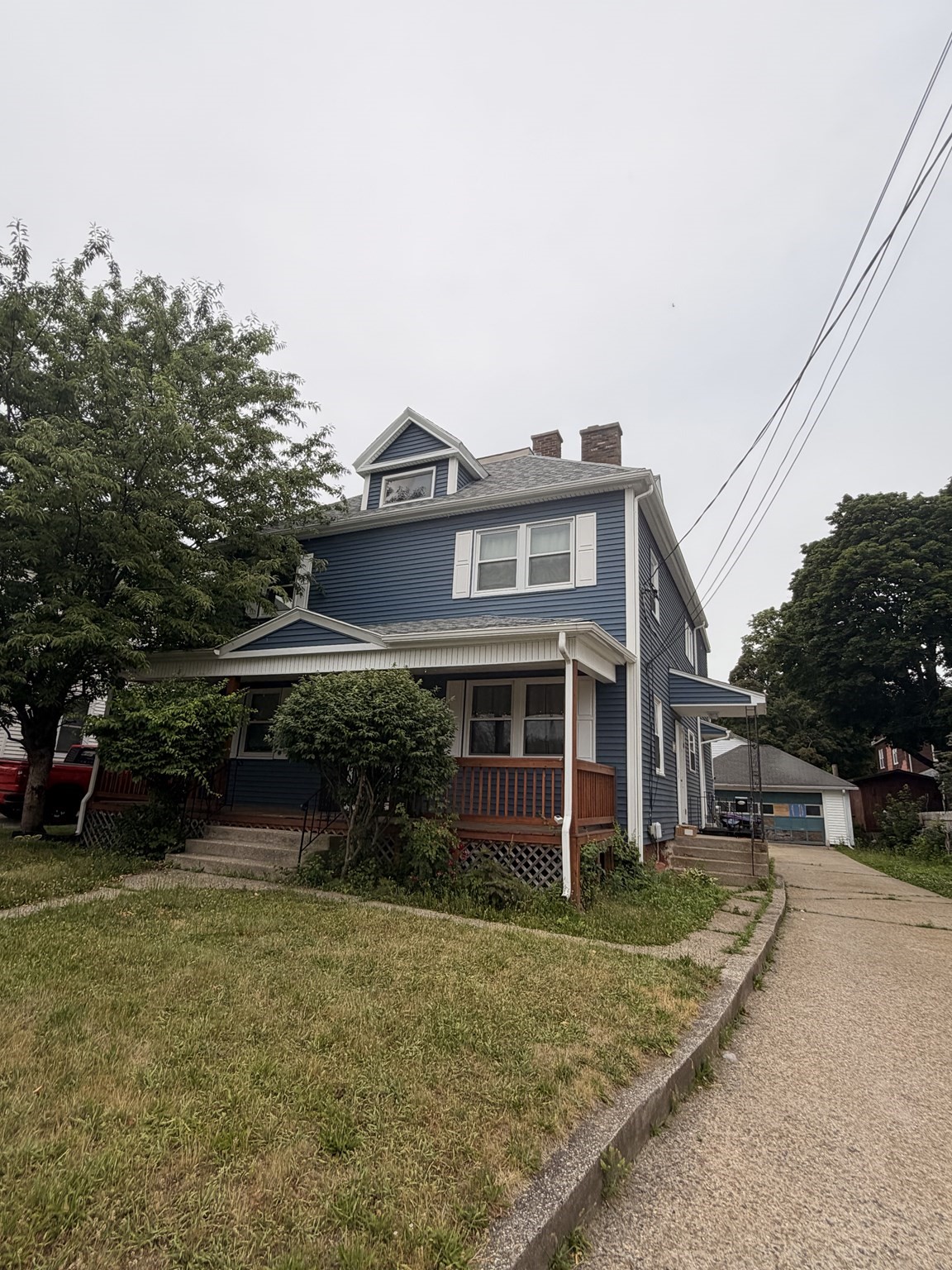33 Hitchcock St, Holyoke, MA 01040