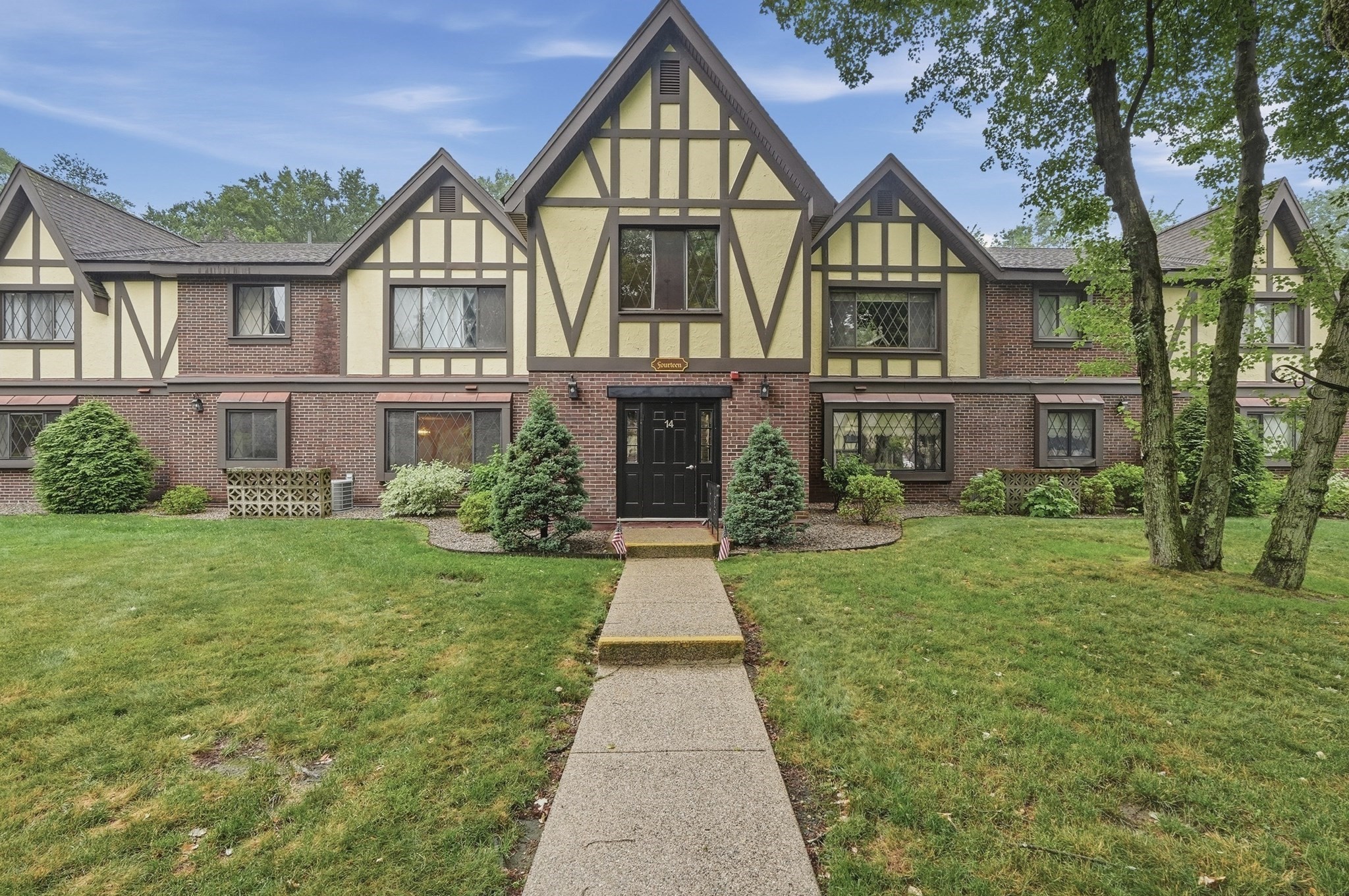 14 Royal Lake Drive Unit 1, Braintree, MA 02184
