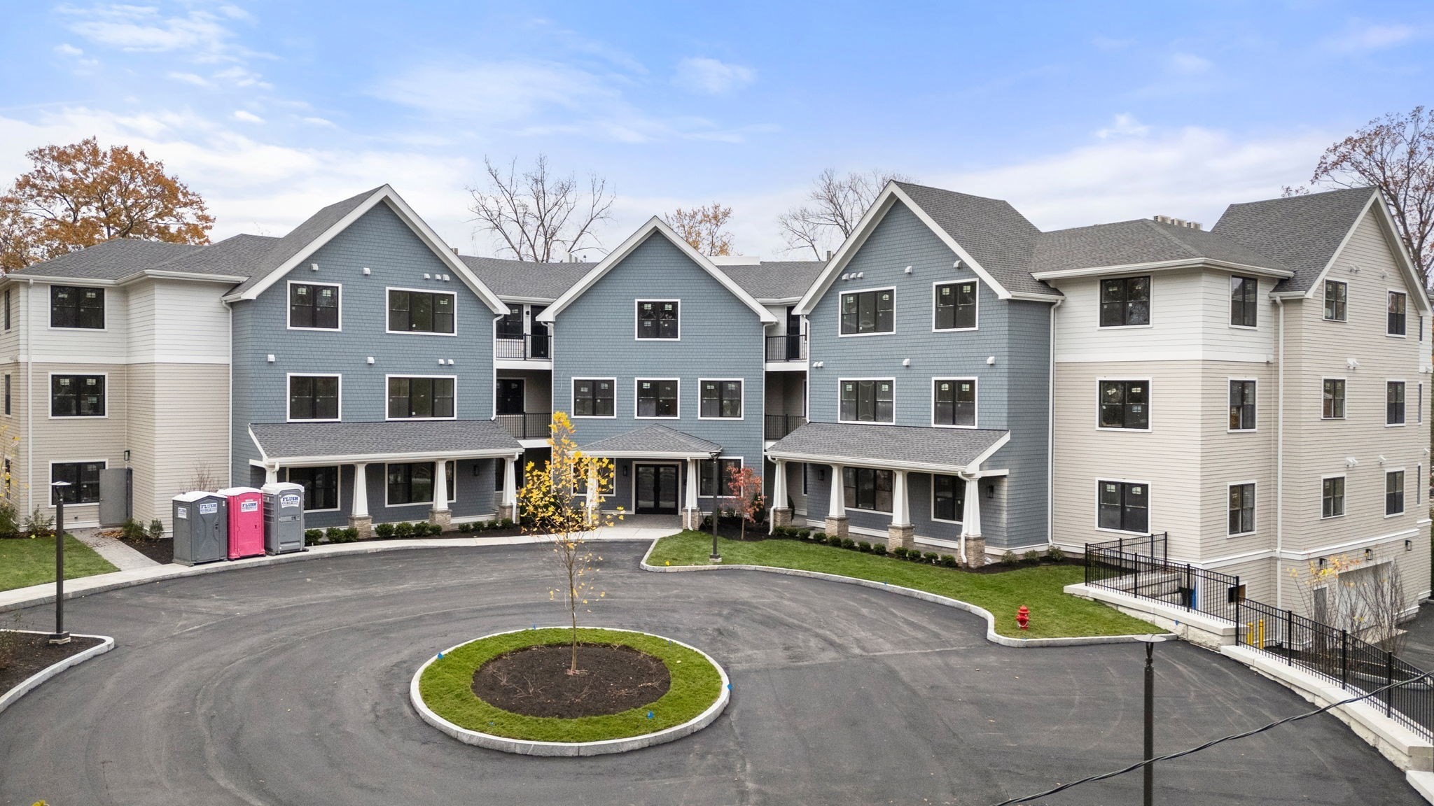 16 Stearns Rd Unit 304, Wellesley, MA 02482