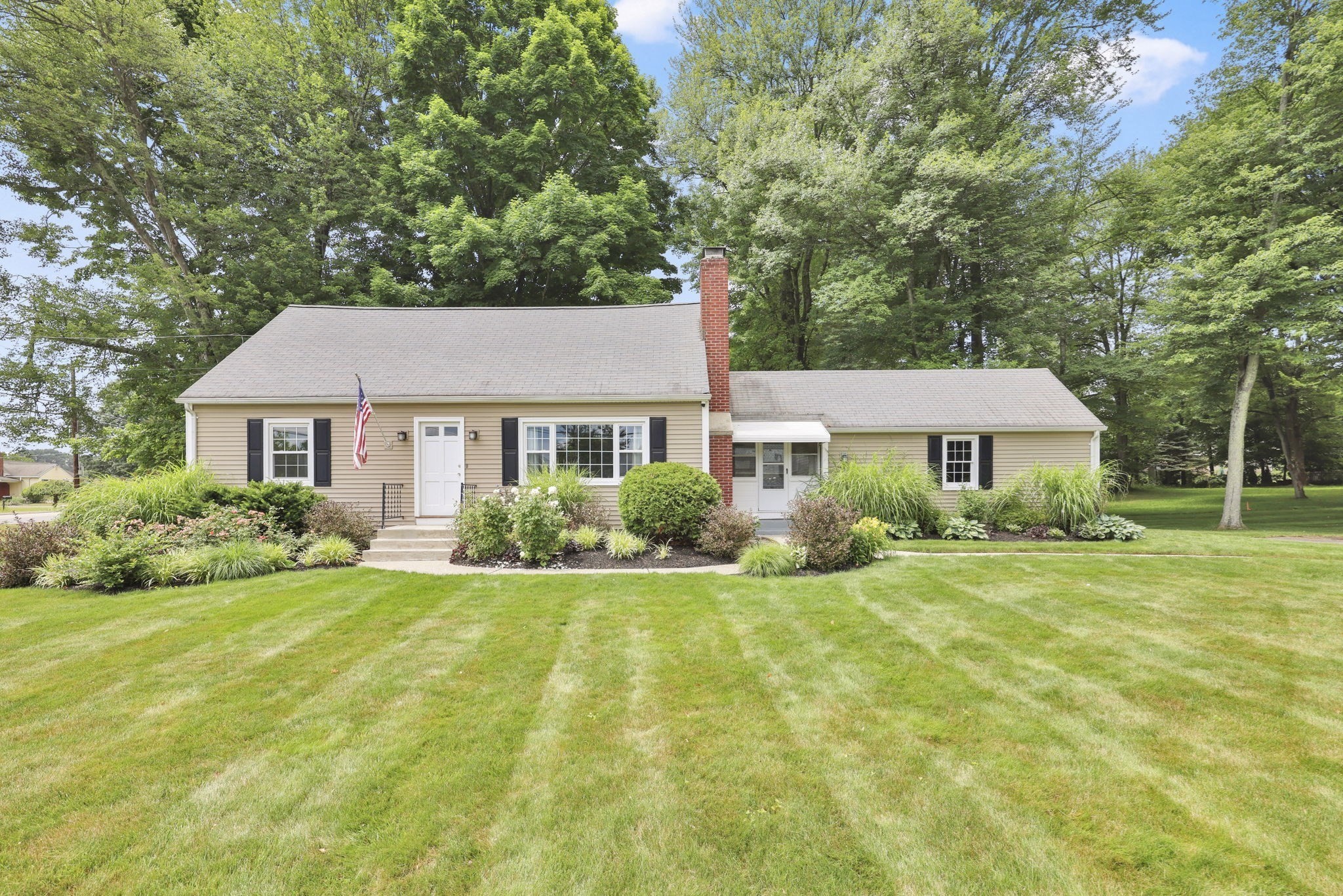 6 Rogers Rd, East Longmeadow, MA 01028