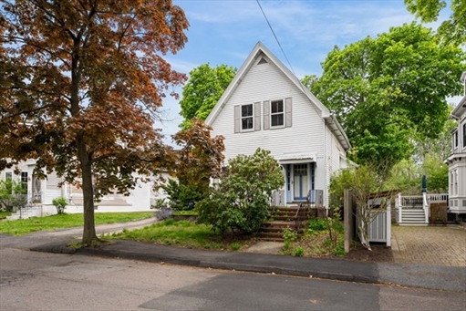 17 Sharon St
