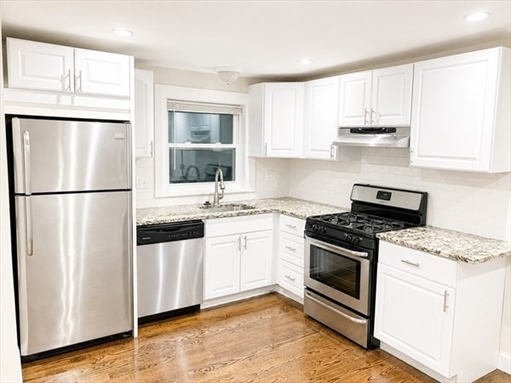 81 Lexington St, Apt B