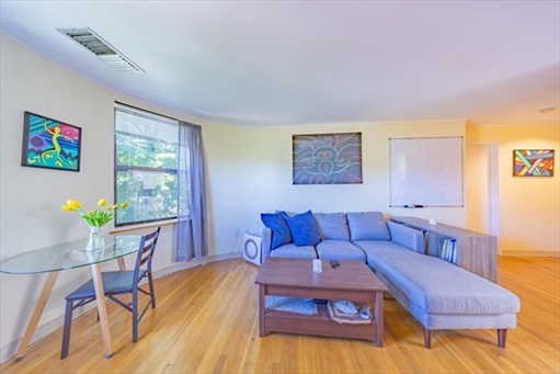 102 Gainsborough St, Apt 402E