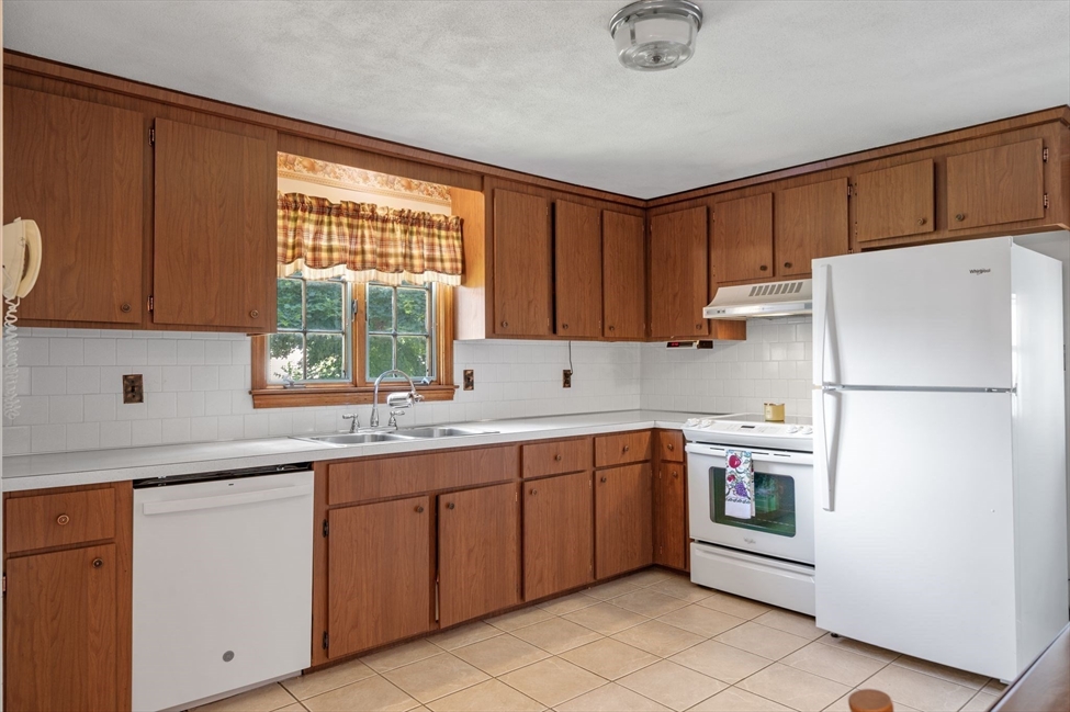 25 Colonial Rd, Peabody, MA Image 8