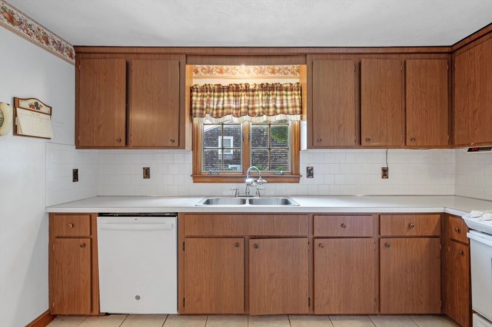 25 Colonial Rd, Peabody, MA Image 9