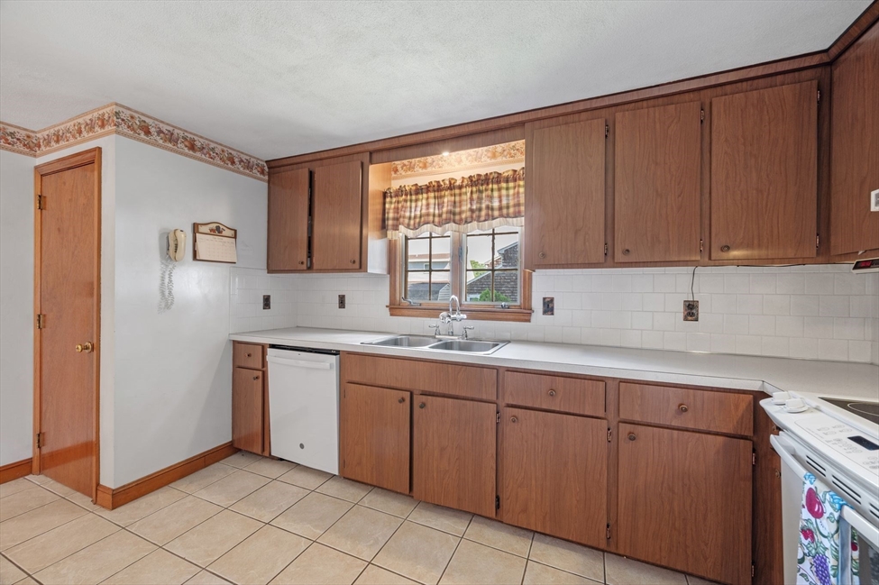 25 Colonial Rd, Peabody, MA Image 10