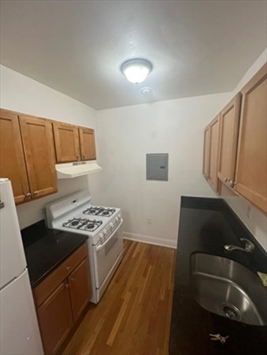 10 Yeamans Street, Apt 1