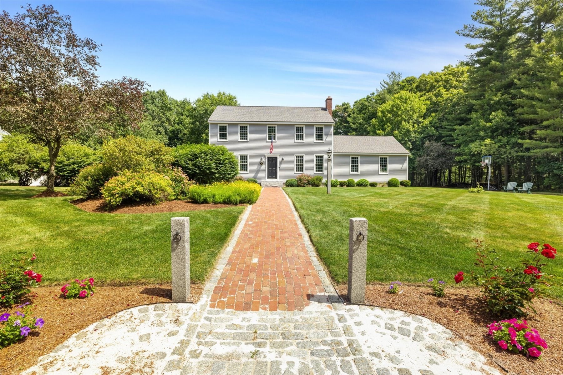 16 King Philip Path, Mendon, MA 01756