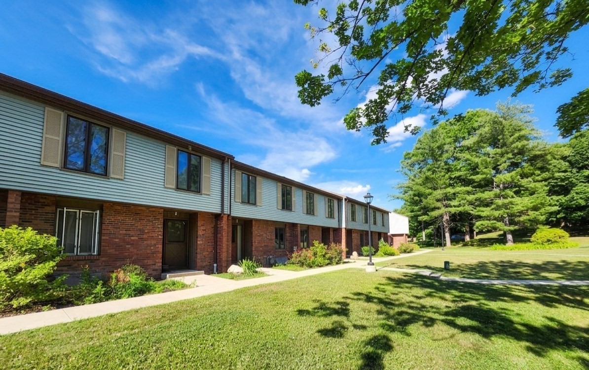 10 Winston Ct Unit 10, Amherst, MA 01002