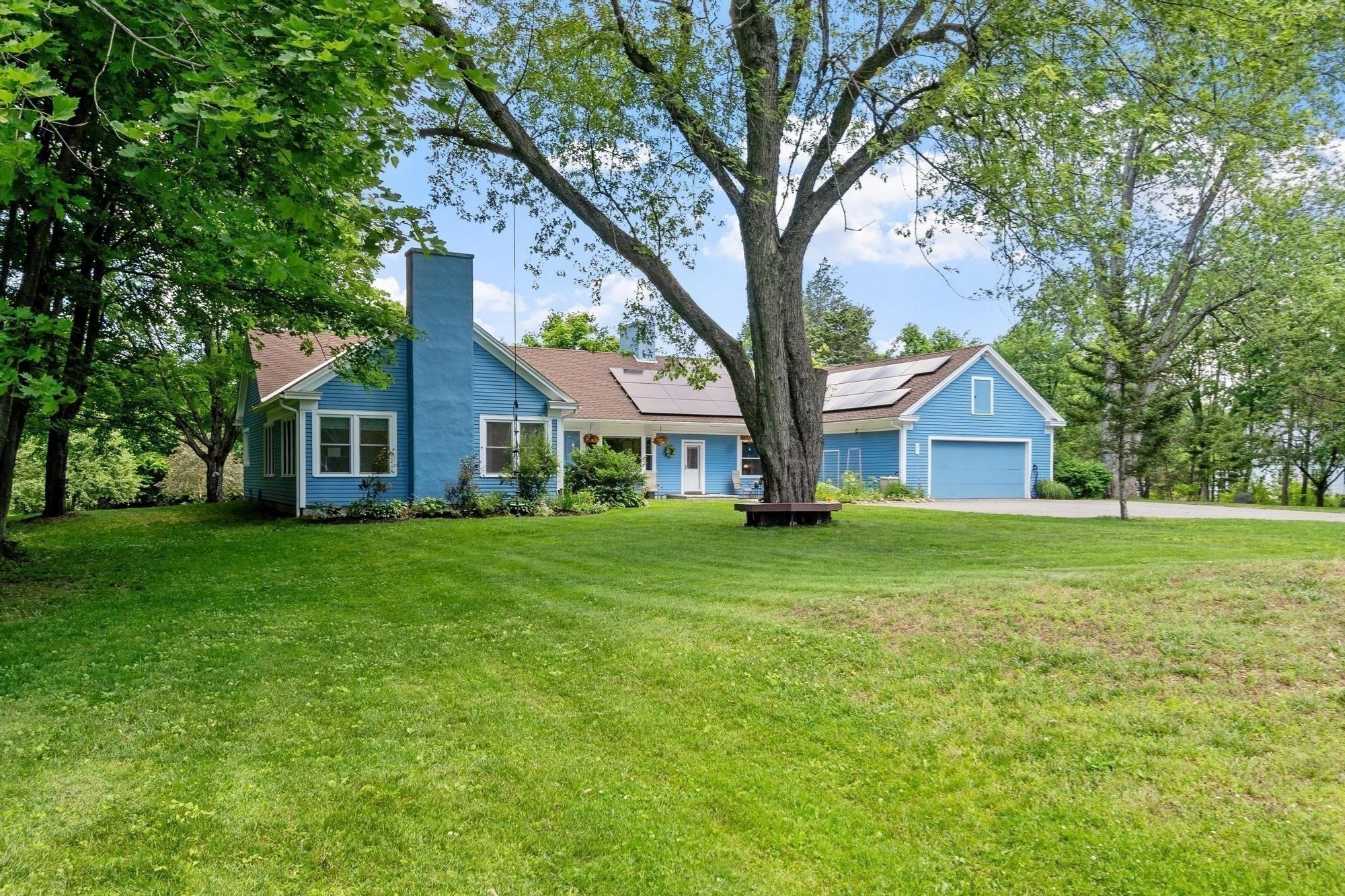 27 Oak Ave, Lunenburg, MA 01462
