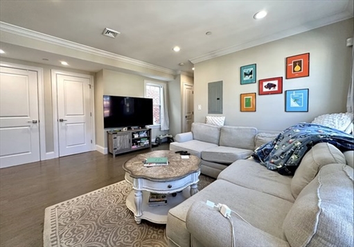 80 Cottage St, Apt 3