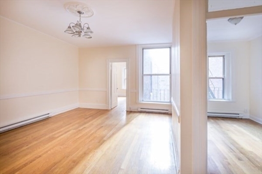 154 Newbury St, Apt 2AR