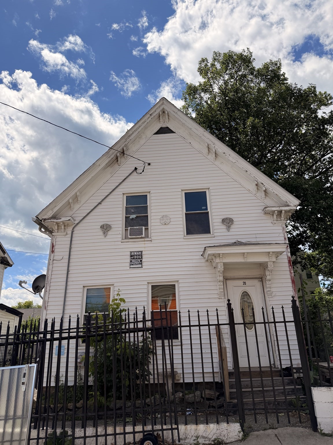 20 Monmouth St, Lawrence, MA 01841