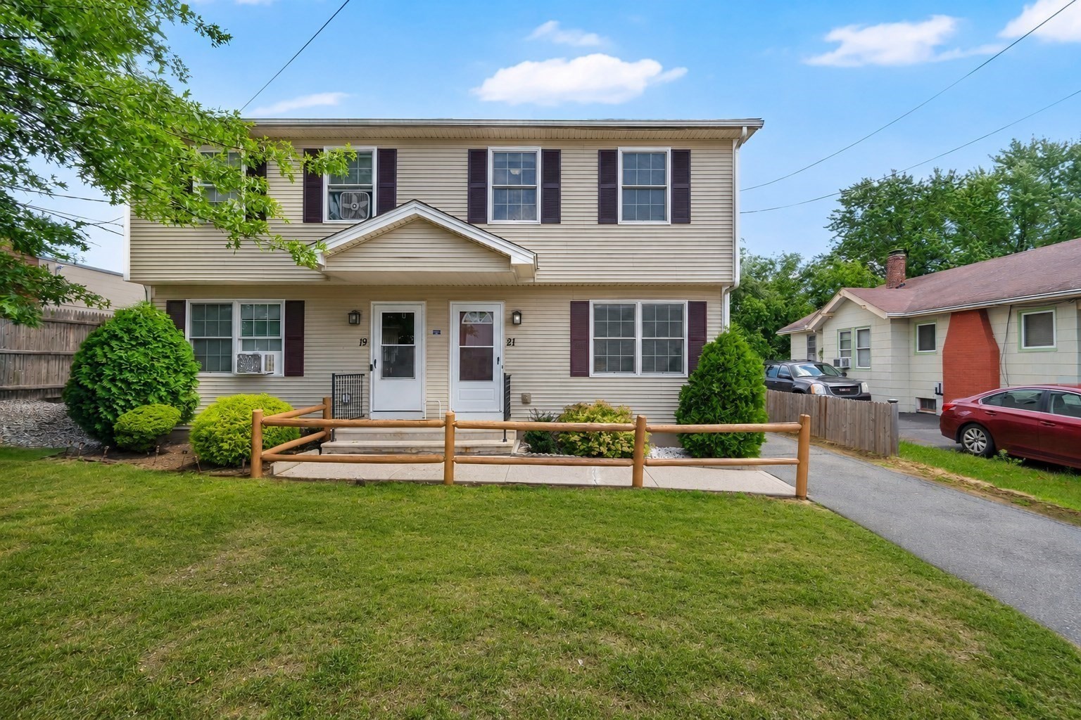 19 Biddle St, Springfield, MA 01129