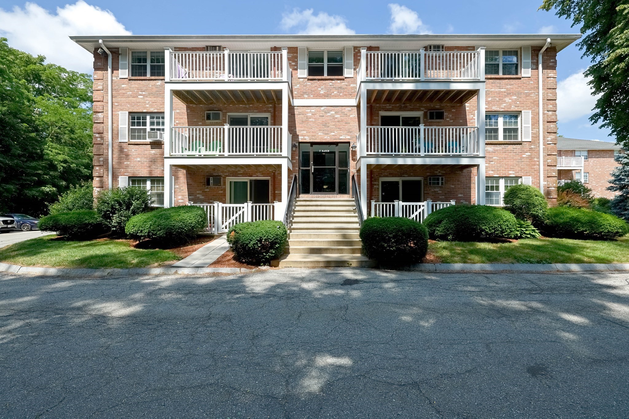 7 Karen Cir Unit 4, Billerica, MA 01821